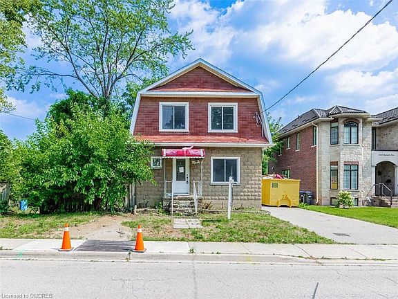 2nd image of 1842 Balsam Ave
