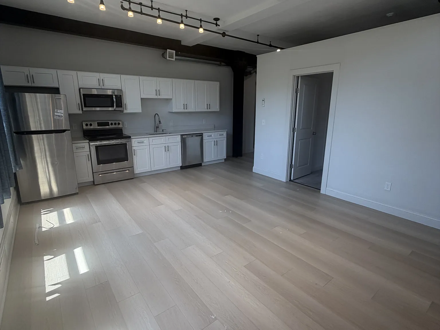 105 William Street - 305 — Photo 1