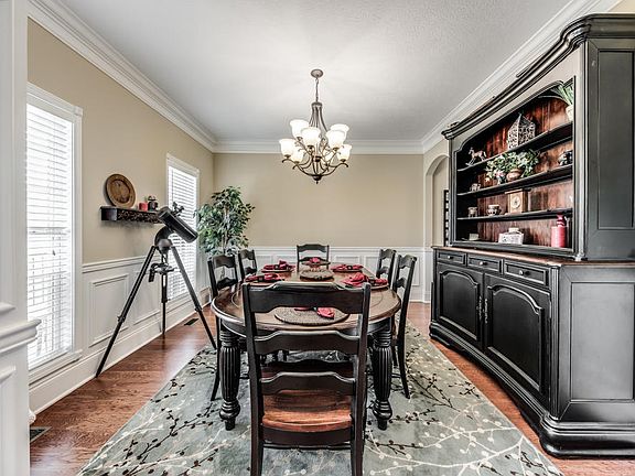 4th image of 500 Calthorpe Ln