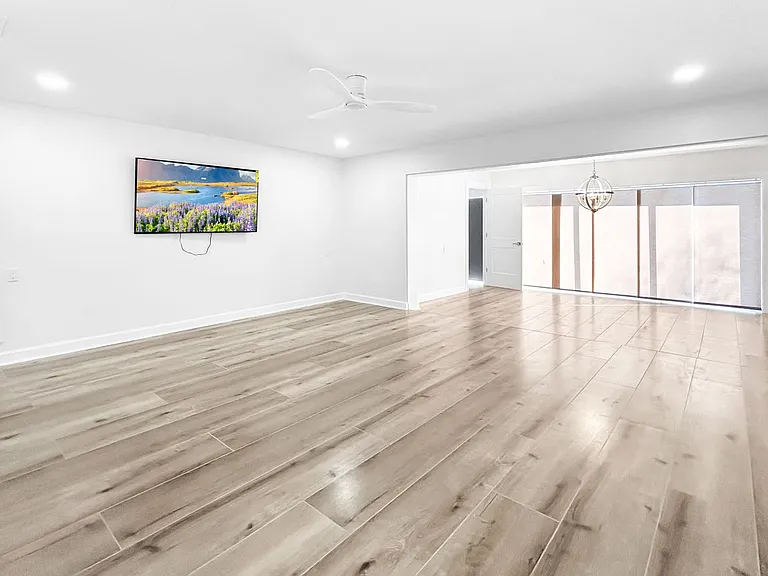 349 La Hacienda Dr — Photo 5