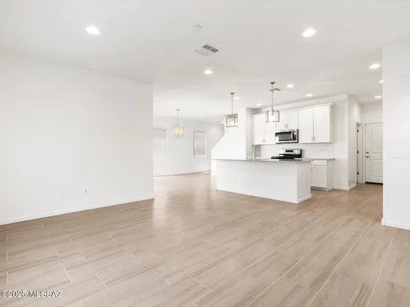 6839 W Star Garden Way, Tucson, AZ 85757