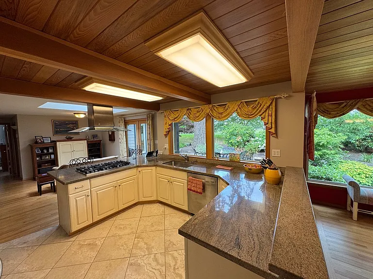 16459 Fairway Dr — Photo 12