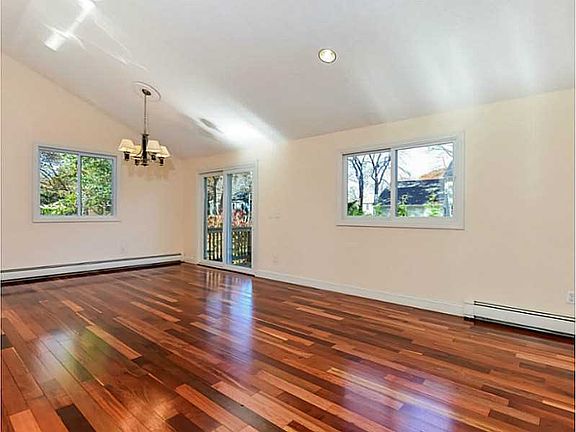 3rd image of 59 Crestwood Dr