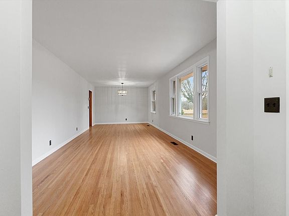 5th image of 211 Diane Dr