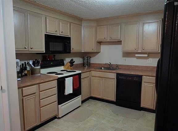 3rd image of 30A Woodcliffe Dr #A
