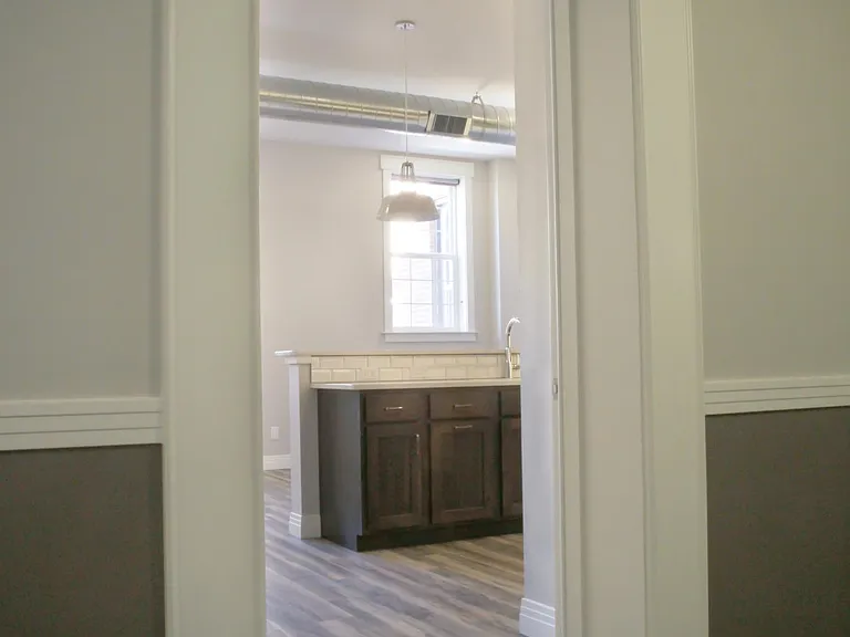 218 E 7th St #207 — Photo 5