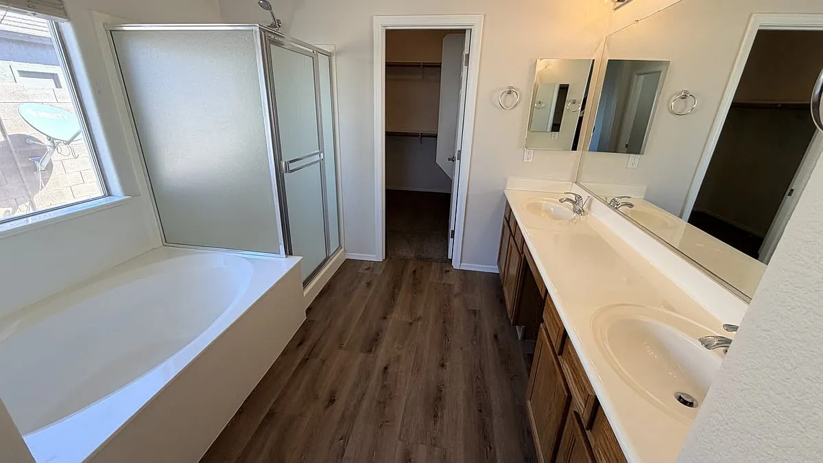 22156 N Sunset Dr — Photo 2
