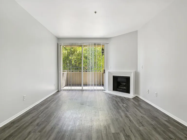 2245 Beverly Glen — Photo 16