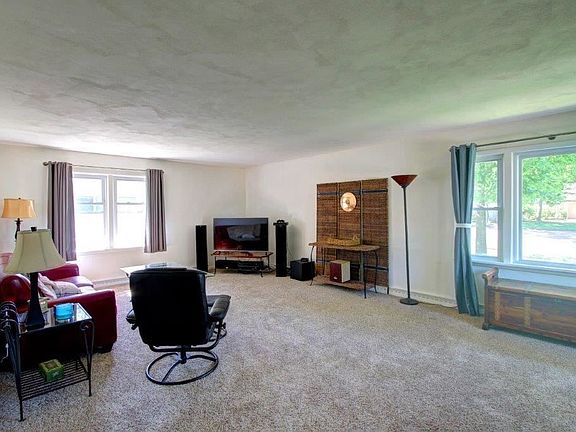 3rd image of 3336 Greenleaf Blvd