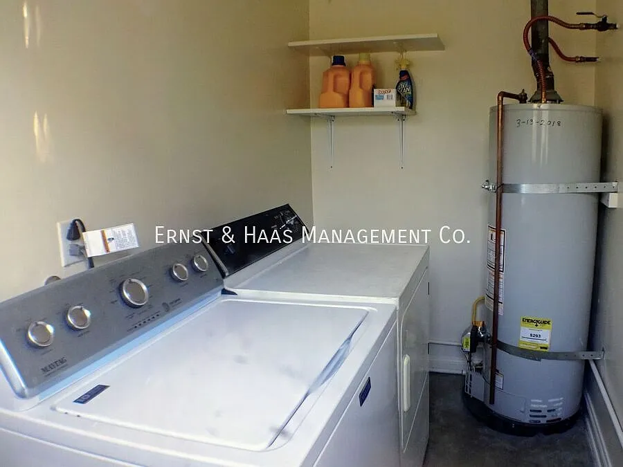 Beautiful Duplex Apartment in Prime Bixby Knolls Area! — Photo 4