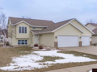 2106 Black Hawk Dr, North Mankato, MN 56003