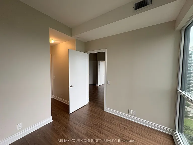 10 Park Lawn Rd #2404 — Photo 32