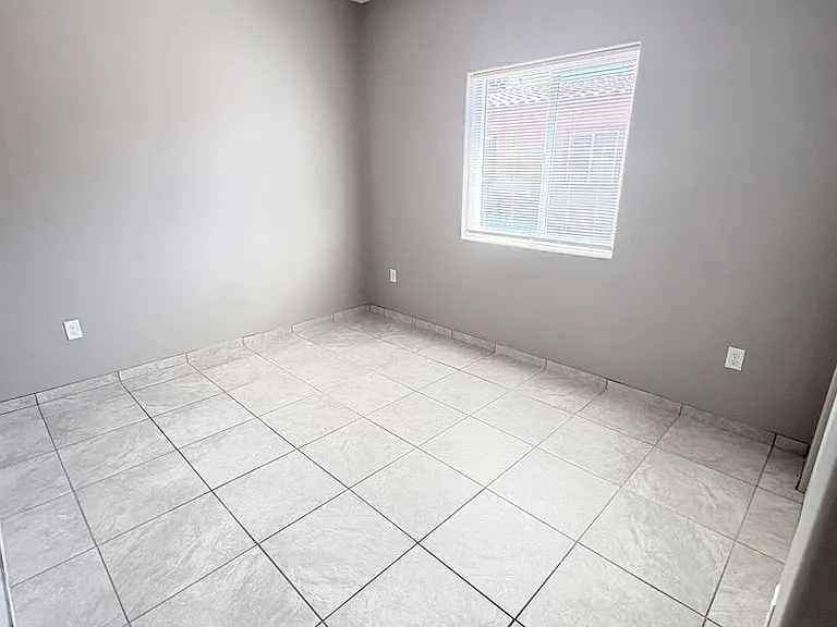 4013 E 22nd St — Photo 11