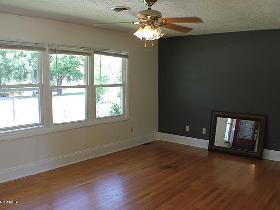 5th image of 220 Overland Dr