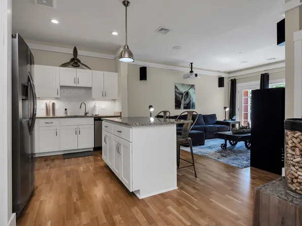 54 Loomis St Unit 1201, Bedford, MA 01730