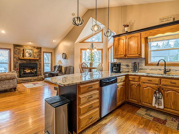 5th image of 806 Forest Lawn Dr