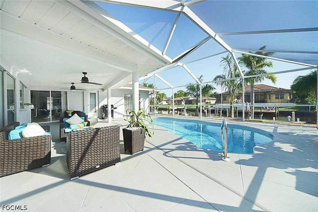 3 bed, 2.0 bath, 1937 sqft, $8,380 — Photo 2