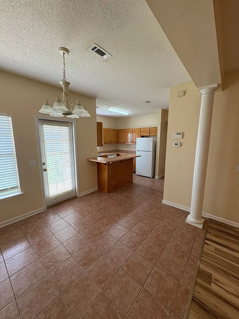 101 Courtyard Way — Photo 4