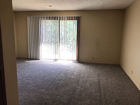 4th image of 320 Lincoln St APT 4