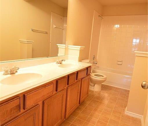 3rd image of 300 Cadbury Dr
