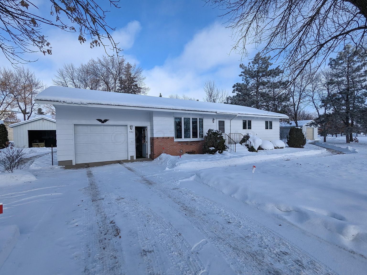 625 3rd St NE, Perham, MN 56573 Zillow