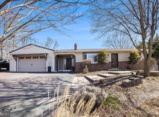 2042 Hendricks Station Rd, Harleysville, PA 19438