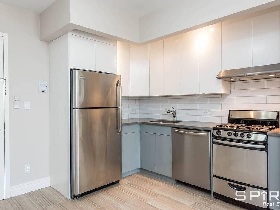 2nd image of 220 E 10th St APT 2R