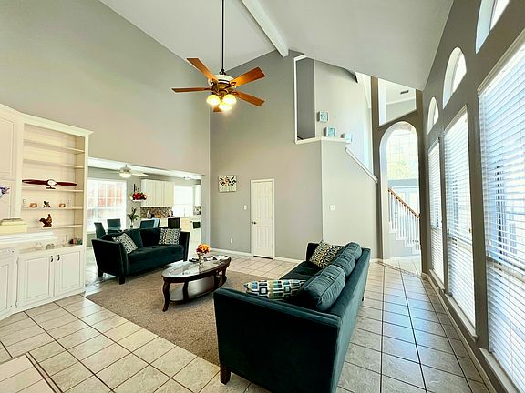 2nd image of 3120 Buena Vista Dr