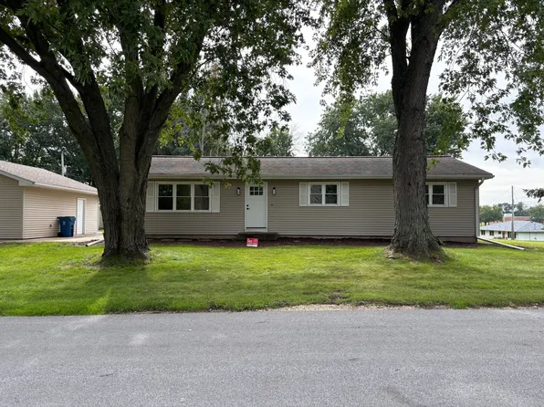 1024 Dodge St, Le Claire, IA 52753