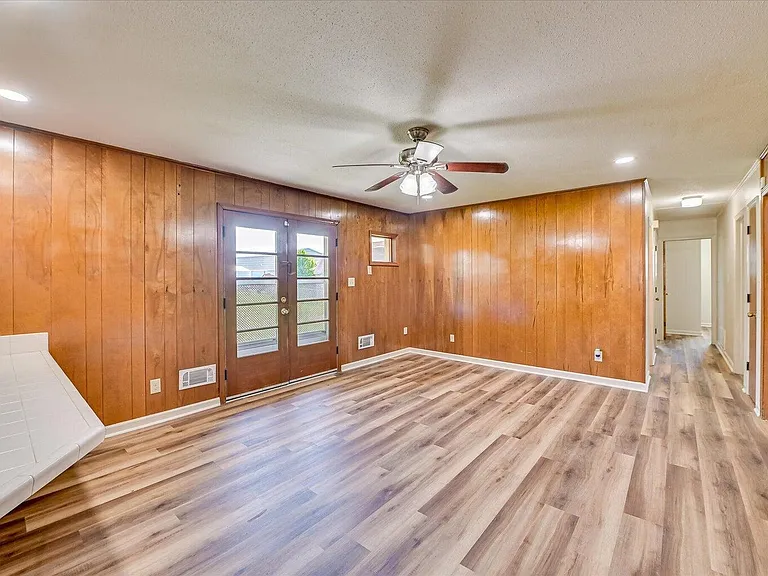 242 Maywood Dr — Photo 10