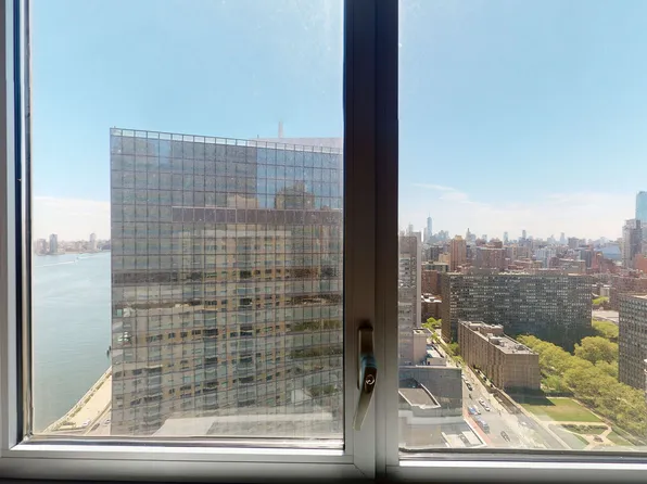 401 East 34th Street image 4 of 9