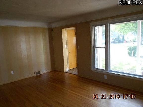 3rd image of 240 Marion Dr