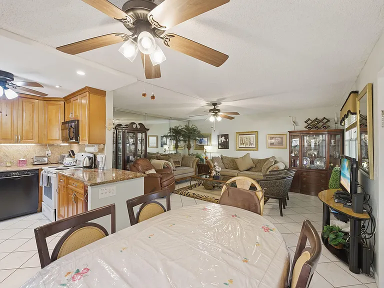 52 Saxony Cir #52-B — Photo 12