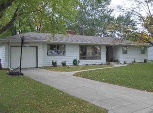 511 S 11th St, Bird Island, MN 55310