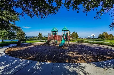 3 bed, 2.5 bath, 1600 sqft, $2,150 — Photo 4