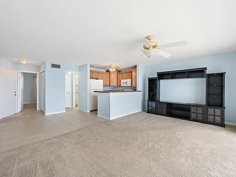400 Wilma Cir #206 — Photo 4
