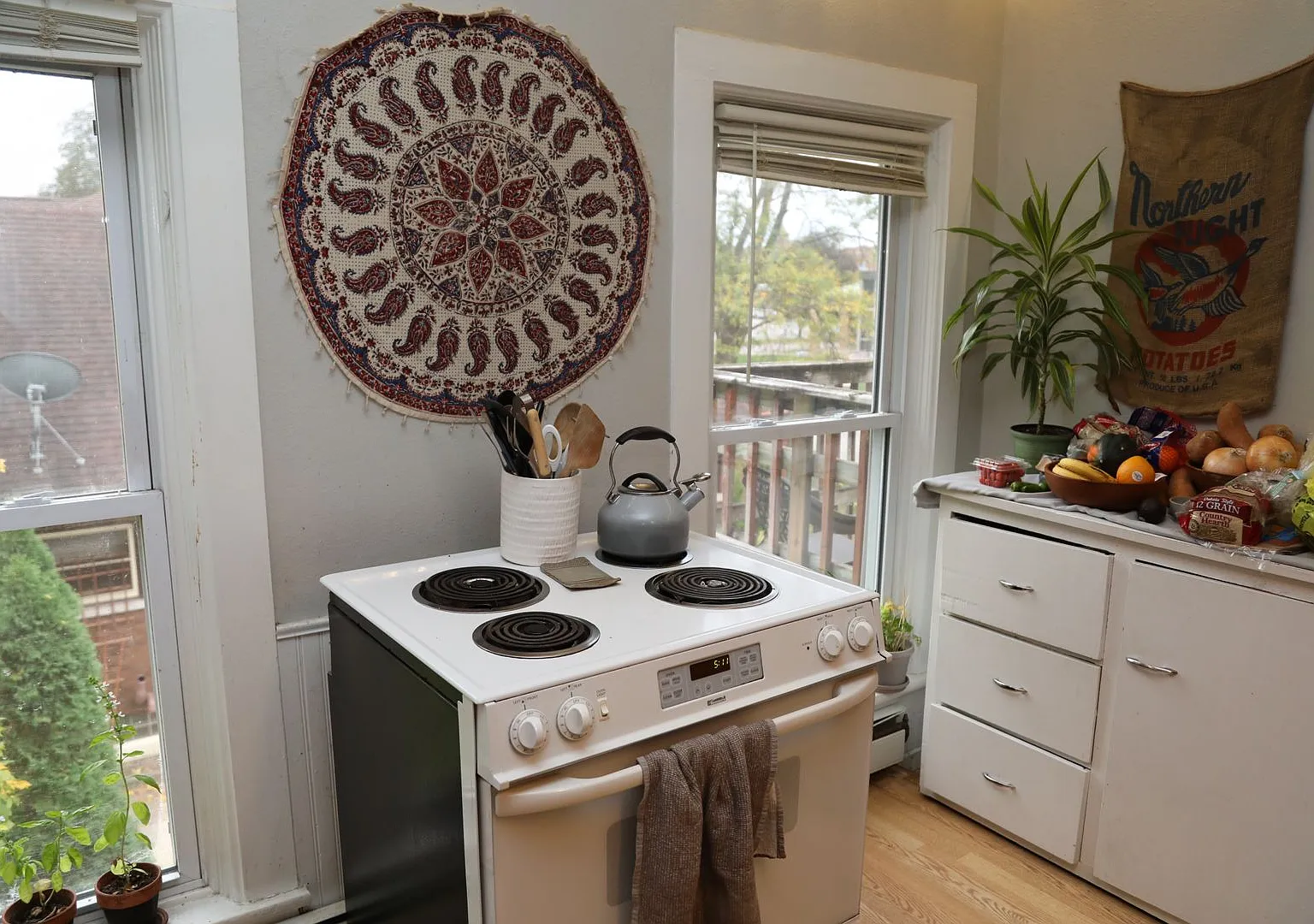 3 Bedroom Apartment Near UW-La Crosse with Off-Street Parking — Photo 1