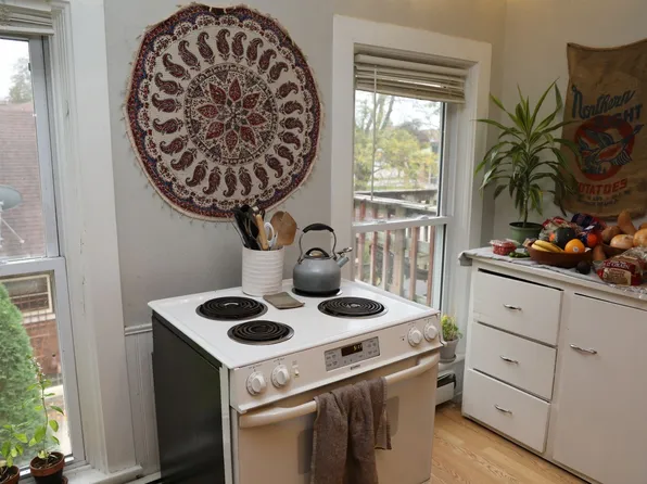 3 Bedroom Apartment Near UW-La Crosse with Off-Street Parking