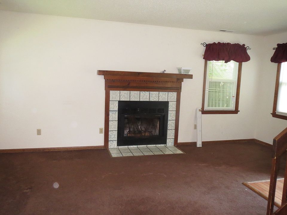 1st image of 125 N Fir Ave