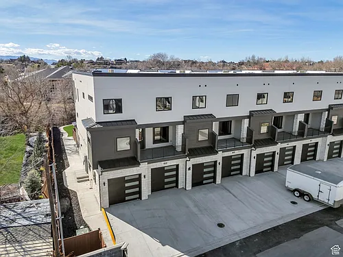 Jocelyn Court Townhomes Photo 1