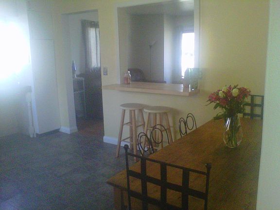 Kitchen breakfast bar