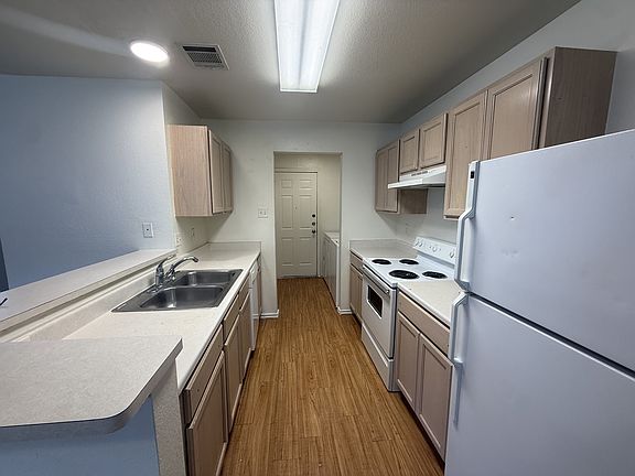 5th image of 127 Cedargrove
