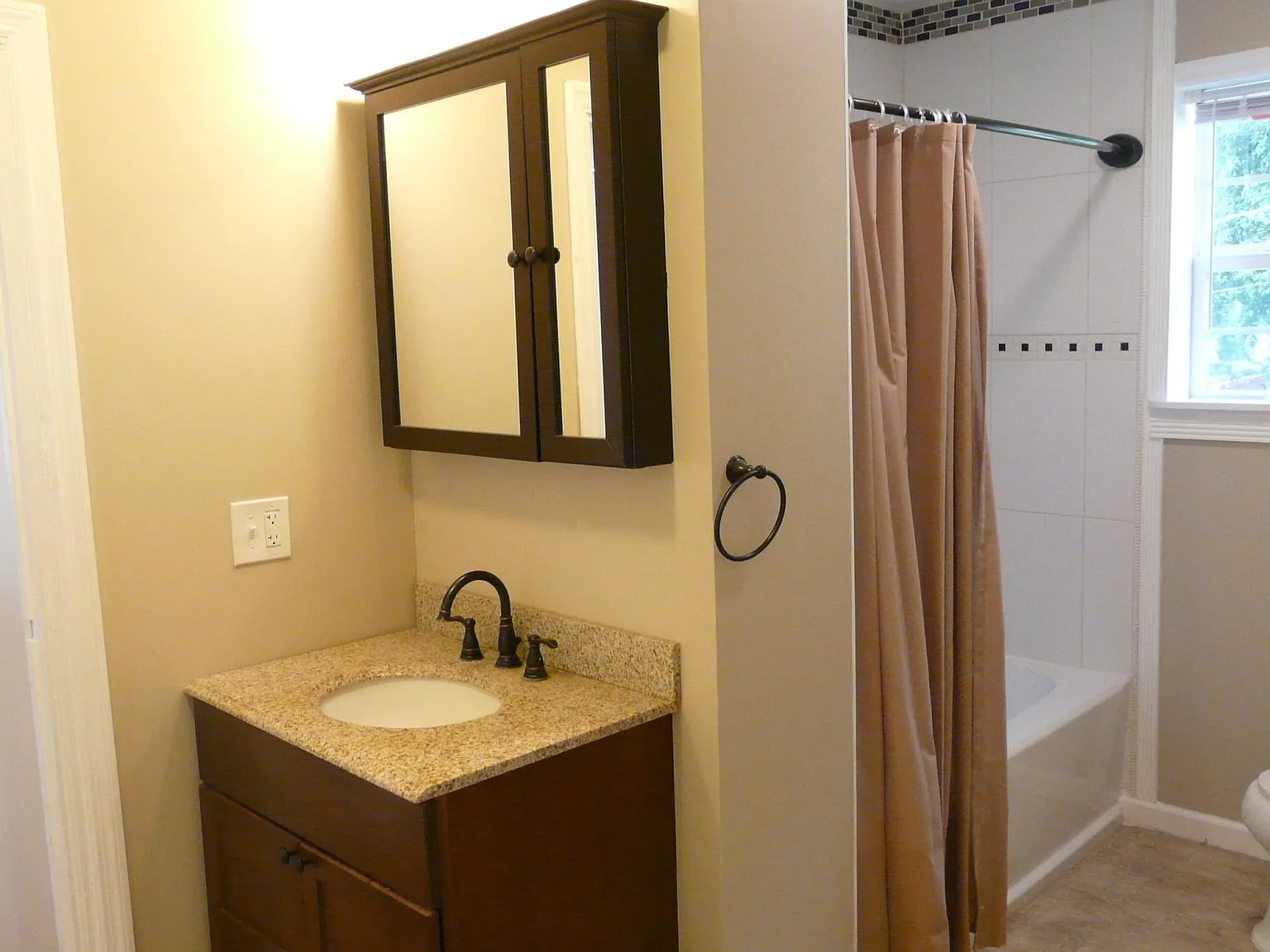 3 bed, 1400 sqft, $650 — Photo 4