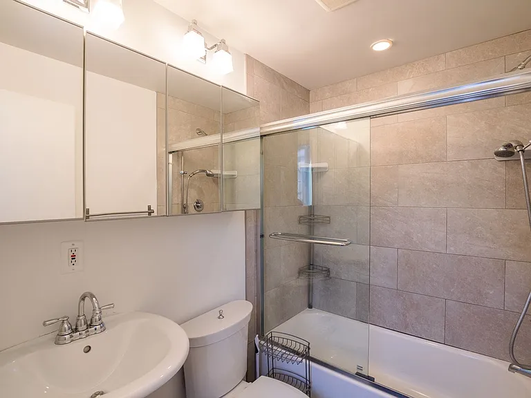 1137 Pine St #103 — Photo 4