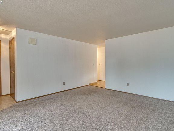 4th image of 13505 NE 78th Cir