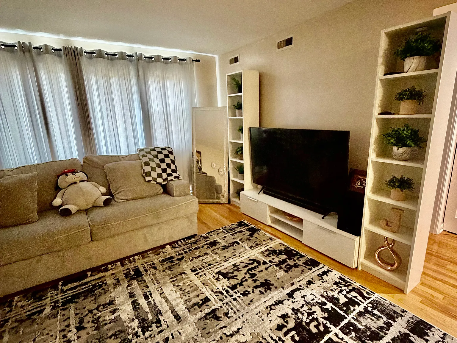 2 bed, 1000 sqft, $1,650 — Photo 4