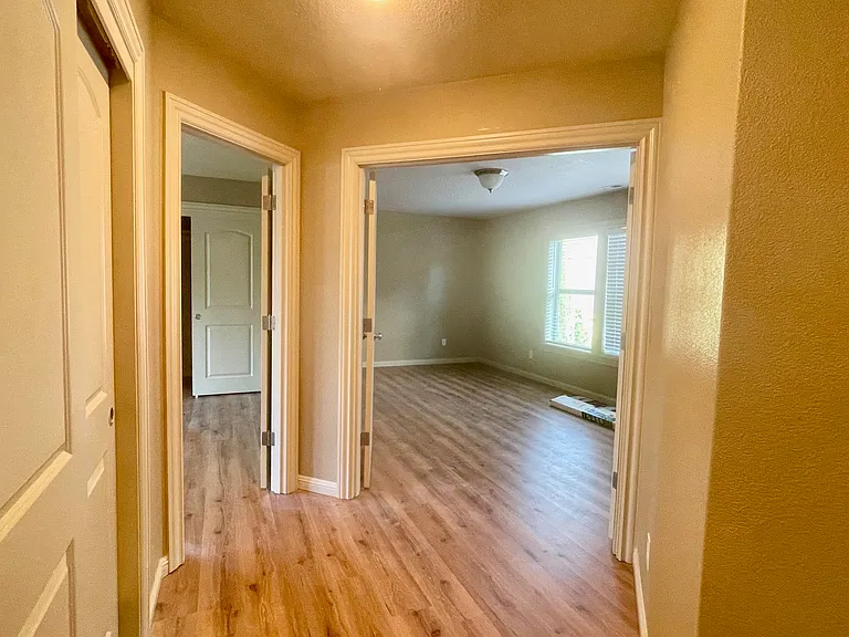 12318 NW 21st Ave — Photo 36