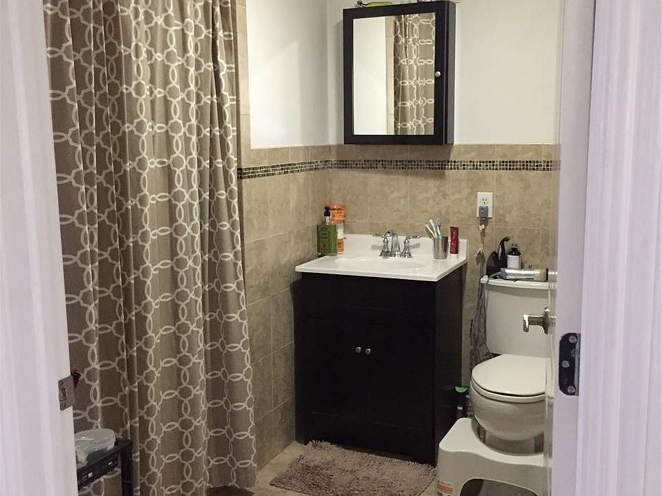 2nd image of 809 22nd St APT 704