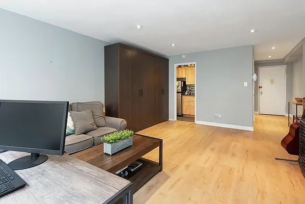 Sold by Daniel Gale Sotheby's International Realty | media 16