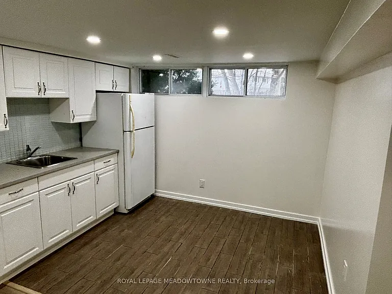 736 Sunnypoint Dr #B — Photo 7
